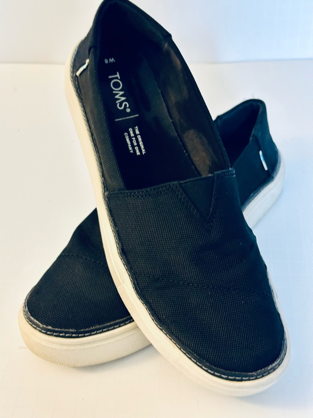 TOMS Black Slip Ons Size 8 Wide | Comfy Minimal Everyday Shoe - Picture 4 of 11